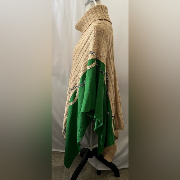 Vintage koos of course! Poncho. - Picture 3 of 9